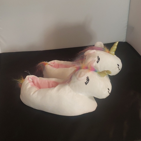 NWOT Rainbow Womens Unicorn size Med 7/8 slippers - Picture 2 of 8